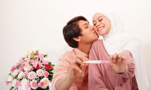 69278-lesti-kejora-dan-rizky-billar-umumkan-kehamilan-dengan-andalan-pregnancy-ovulation-test-kit