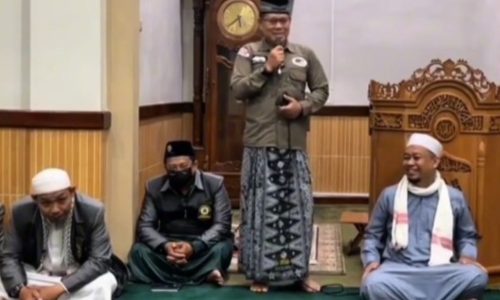 Ahmad Subekti Saat Acara Keagamaan di Masjid.-screnshot-