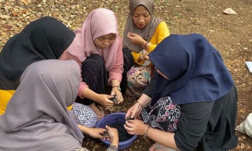 Pelatihan Pembuatan Arang