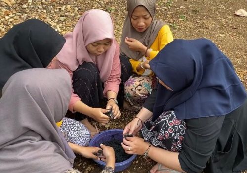 Pelatihan Pembuatan Arang