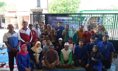Ketua Prodi PPP IPB sekaligus Koordinator Program, Muhammad Iqbal Nurulhaq, S.P., M.Si. bersama komunitas tani di Kapas.