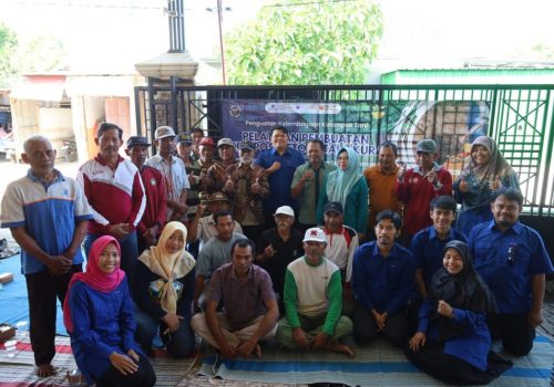 Ketua Prodi PPP IPB sekaligus Koordinator Program, Muhammad Iqbal Nurulhaq, S.P., M.Si. bersama komunitas tani di Kapas.