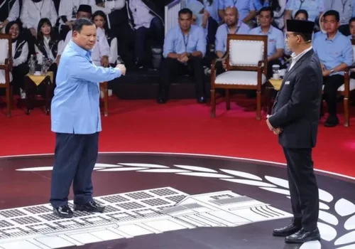 Capres Prabowo Subianto dan Anies Baswedan saat debat capres pertama.