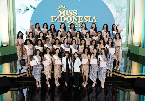 dr. Ike Prabawati & dr. Adeela Sandria bersama Finalis Miss Indonesia 2025